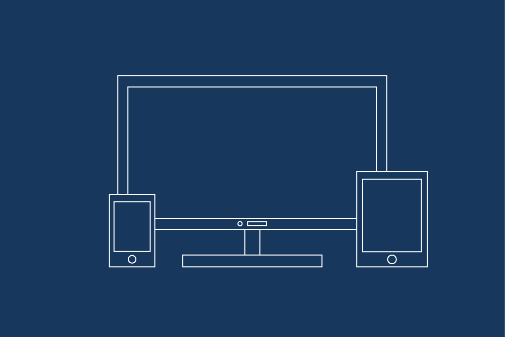 Symbolhafte Darstellung eines Monitors, eines Tablets und eines Smartphones.
