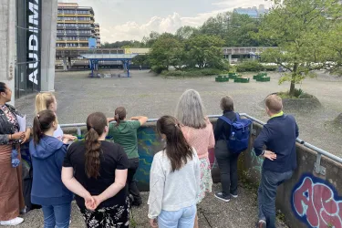 Foto: Menschengruppe beim nachhaltigen Campusspaziergang an der Ruhr-Universität